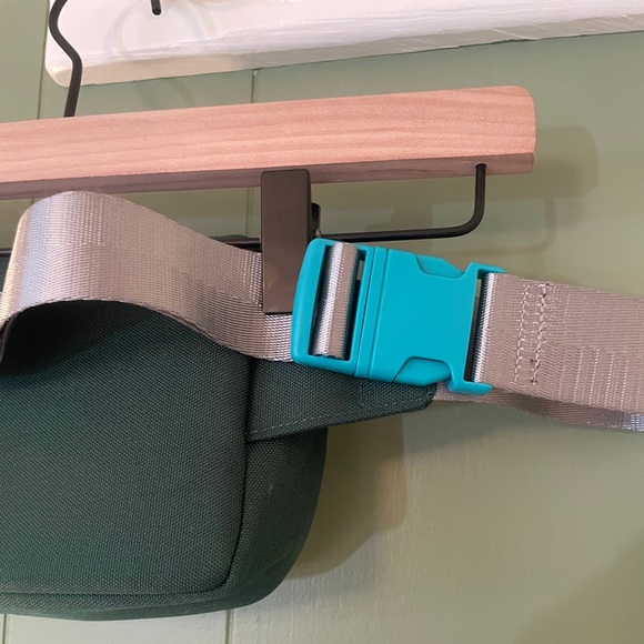 Lego x Target snap closure belt bag with adjustable strap in forest green - Picture 6 of 8